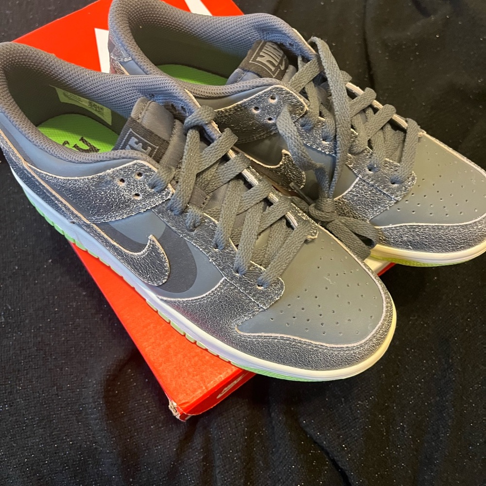 Nike Dunk Low SE GS 'Halloween Cauldron' NWT Y Size 7 Women’s Size 9 - Picture 8 of 9